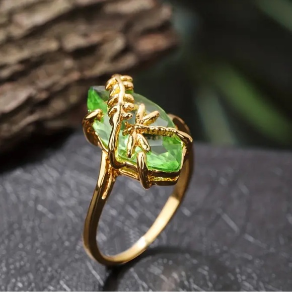 Dragonfly & Laurel Green & gold ring - Picture 5 of 11